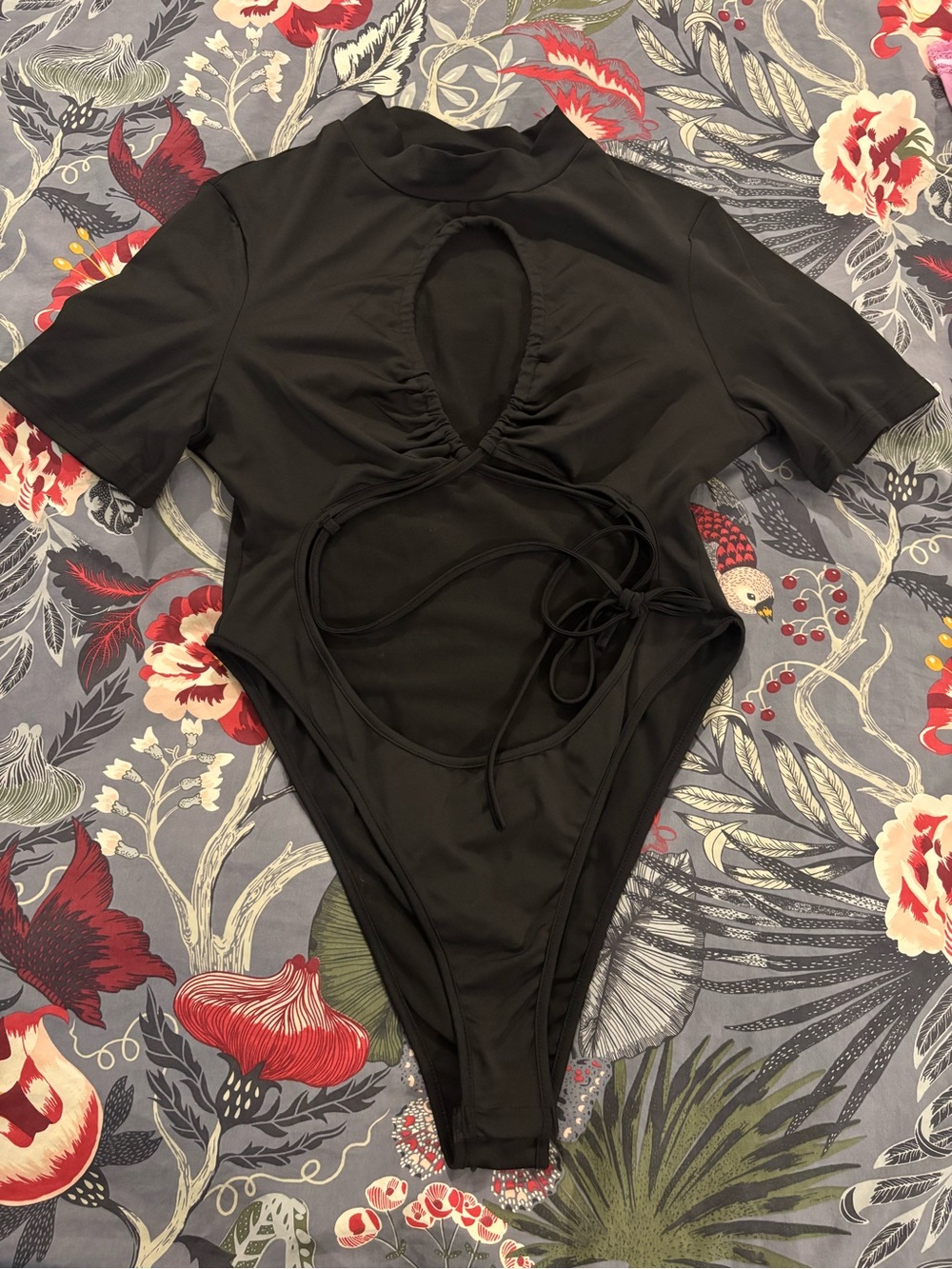 SHEIN Black Cutout Short Sleeve Bodysuit